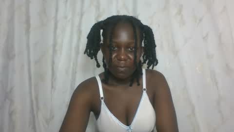 Snapshot of dreamylyne chatting on 10/12/25, 08:41 MERCY online show from 10/12/25, 08:41