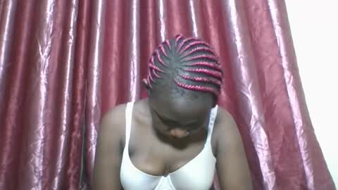 Snapshot of dreamylyne chatting on 10/26/25, 03:51 MERCY online show from 10/26/25, 03:51