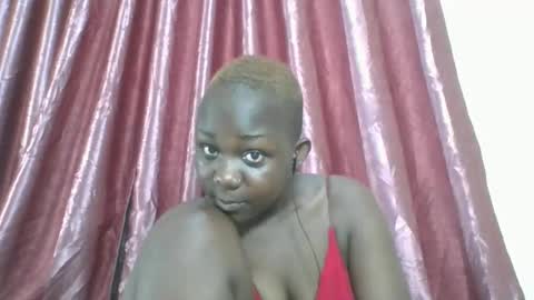 Snapshot of dreamylyne chatting on 12/01/25, 09:25 MERCY online show from 12/01/25, 09:25