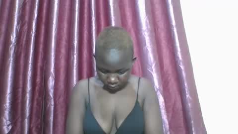 Snapshot of dreamylyne chatting on 12/03/25, 12:51 MERCY online show from 12/03/25, 12:51