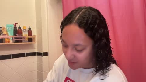 RIRI OR DREAMY online show from 01/01/25, 05:22