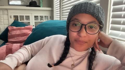 RIRI OR DREAMY online show from 01/25/25, 11:32