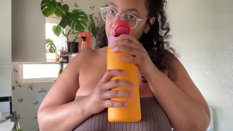 RIRI OR DREAMY online show from 01/31/25, 09:48