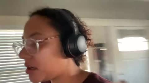 RIRI OR DREAMY online show from 02/25/25, 03:49