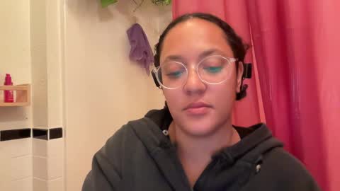 RIRI OR DREAMY online show from 02/27/25, 04:31