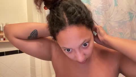 RIRI OR DREAMY online show from 10/22/25, 03:01