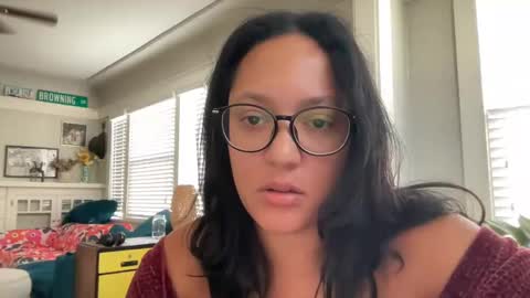 RIRI OR DREAMY online show from 11/18/25, 04:11