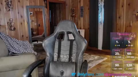 Snapshot of dreamytrance chatting on 10/08/25, 04:26 DreamyTrance online show from 10/08/25, 04:26