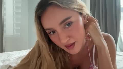 Snapshot of dreamyylilah chatting on 05/08/26, 11:32 Lilah online show from 05/08/26, 11:32