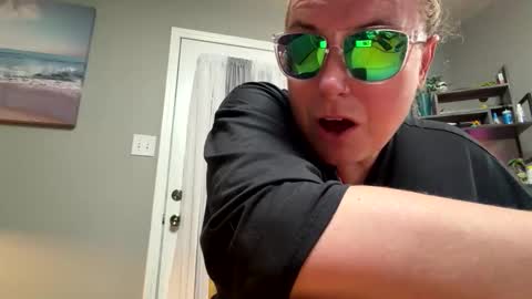 drew863901 online show from 05/18/26, 01:02