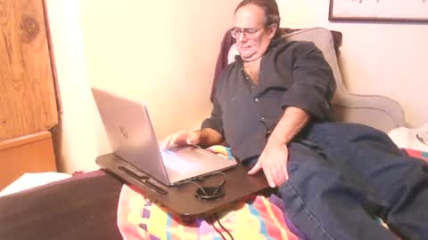 Snapshot of drfeelgood777 chatting on 01/01/25, 05:22 Dr. Feelgood online show from 01/01/25, 05:22