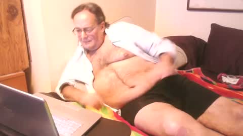 Snapshot of drfeelgood777 chatting on 01/12/25, 04:42 Dr. Feelgood online show from 01/12/25, 04:42