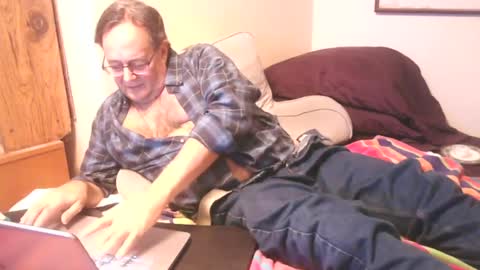 Snapshot of drfeelgood777 chatting on 01/19/25, 04:44 Dr. Feelgood online show from 01/19/25, 04:44