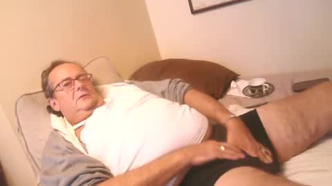 Snapshot of drfeelgood777 chatting on 10/05/25, 04:11 Dr. Feelgood online show from 10/05/25, 04:11