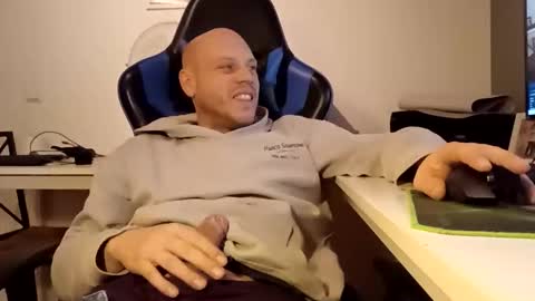 Snapshot of drijn3 chatting on 11/26/25, 04:30 drijn3 online show from 11/26/25, 04:30