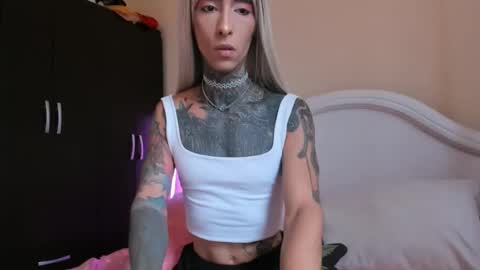 Snapshot of drippyorlove chatting on 01/27/25, 02:35 drippyorlove online show from 01/27/25, 02:35