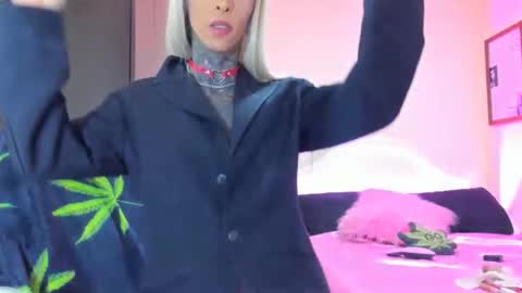 Snapshot of drippyorlove chatting on 02/16/25, 11:16 drippyorlove online show from 02/16/25, 11:16