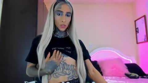 Snapshot of drippyorlove chatting on 02/18/25, 11:41 drippyorlove online show from 02/18/25, 11:41