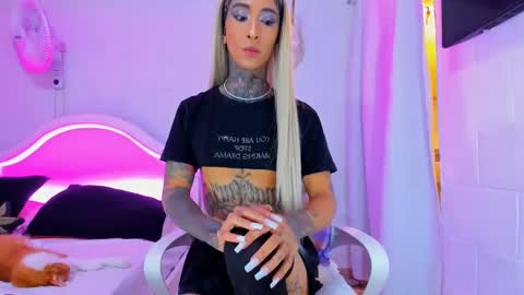 Snapshot of drippyorlove chatting on 09/19/25, 07:36 drippyorlove online show from 09/19/25, 07:36