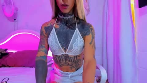 Snapshot of drippyorlove chatting on 09/25/25, 10:02 drippyorlove online show from 09/25/25, 10:02