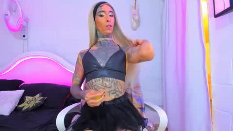 Snapshot of drippyorlove chatting on 10/22/25, 07:35 drippyorlove online show from 10/22/25, 07:35