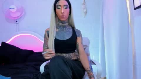 Snapshot of drippyorlove chatting on 11/10/25, 07:35 drippyorlove online show from 11/10/25, 07:35