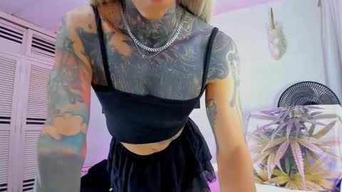 Snapshot of drippyorlove chatting on 11/29/25, 07:28 drippyorlove online show from 11/29/25, 07:28