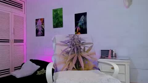 Snapshot of drippyorlove chatting on 12/05/25, 04:36 drippyorlove online show from 12/05/25, 04:36