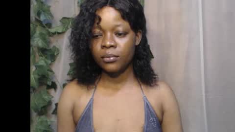 Snapshot of dripqueenx chatting on 09/09/25, 10:42 linda online show from 09/09/25, 10:42