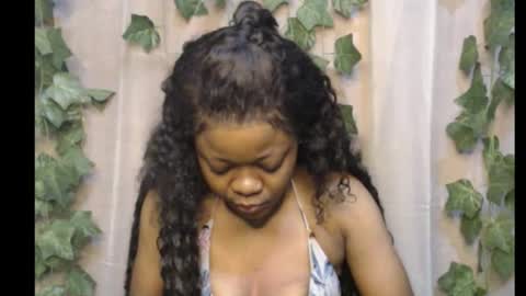 Snapshot of dripqueenx chatting on 09/15/25, 10:15 linda online show from 09/15/25, 10:15