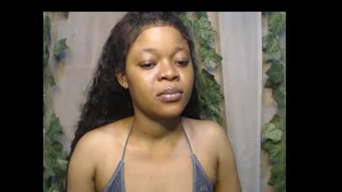 Snapshot of dripqueenx chatting on 10/13/25, 12:21 linda online show from 10/13/25, 12:21