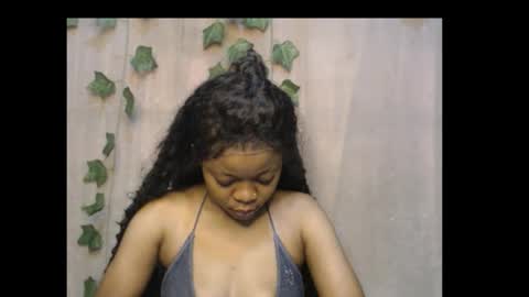Snapshot of dripqueenx chatting on 10/19/25, 10:05 linda online show from 10/19/25, 10:05