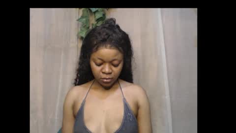 Snapshot of dripqueenx chatting on 11/02/25, 10:23 linda online show from 11/02/25, 10:23