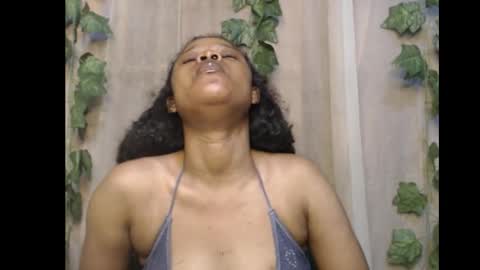 Snapshot of dripqueenx chatting on 11/26/25, 12:22 linda online show from 11/26/25, 12:22