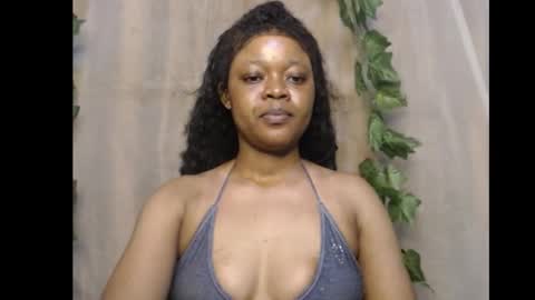 Snapshot of dripqueenx chatting on 11/29/25, 12:02 linda online show from 11/29/25, 12:02