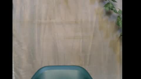 Snapshot of dripqueenx chatting on 12/13/25, 10:04 linda online show from 12/13/25, 10:04