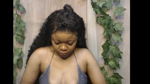 Snapshot of dripqueenx chatting on 12/16/25, 02:00 linda online show from 12/16/25, 02:00