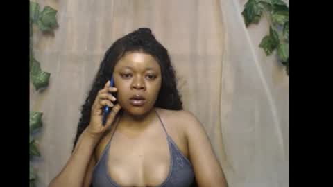 Snapshot of dripqueenx chatting on 12/20/25, 12:12 linda online show from 12/20/25, 12:12