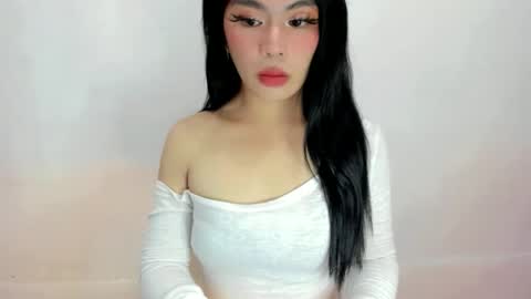 miss. Erika online show from 11/05/25, 12:27