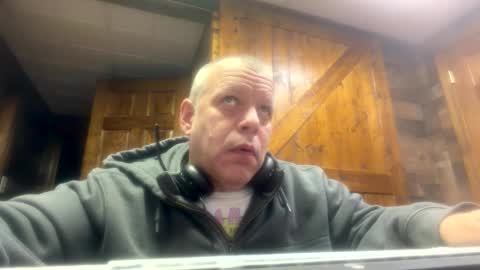 Snapshot of drkone01826 chatting on 12/01/25, 02:33 drkone01826 online show from 12/01/25, 02:33