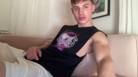 Snapshot of droll_guy chatting on 11/02/25, 03:14 droll_guy online show from 11/02/25, 03:14