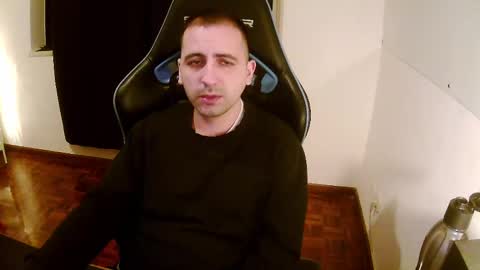 Snapshot of droooooones chatting on 02/12/25, 11:51 droooooones online show from 02/12/25, 11:51