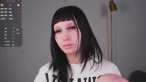 Luna online show from 11/28/25, 05:32