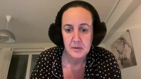 Snapshot of drresa chatting on 04/19/26, 06:21 Dr. Resa online show from 04/19/26, 06:21