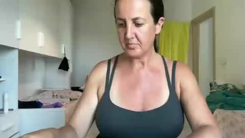 Snapshot of drresa chatting on 06/22/26, 11:40 Dr. Resa online show from 06/22/26, 11:40