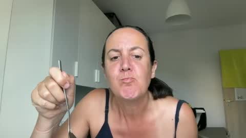 Snapshot of drresa chatting on 07/06/26, 08:33 Dr. Resa online show from 07/06/26, 08:33
