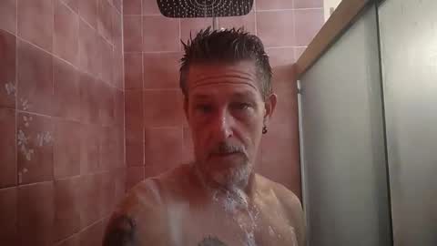 Snapshot of drummerboy72 chatting on 11/20/25, 01:44 drummerboy72 online show from 11/20/25, 01:44