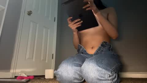 Snapshot of dtfmexbxtch69 chatting on 12/05/24, 02:22 dtfmexbxtch69 online show from 12/05/24, 02:22