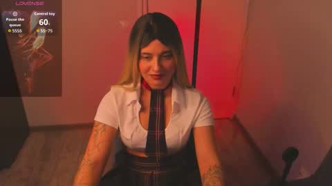 Snapshot of dualwave chatting on 12/14/25, 07:51 dualwave online show from 12/14/25, 07:51