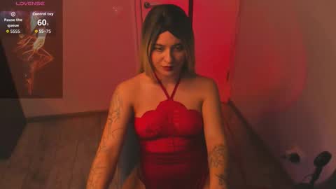 Snapshot of dualwave chatting on 12/18/25, 07:31 dualwave online show from 12/18/25, 07:31